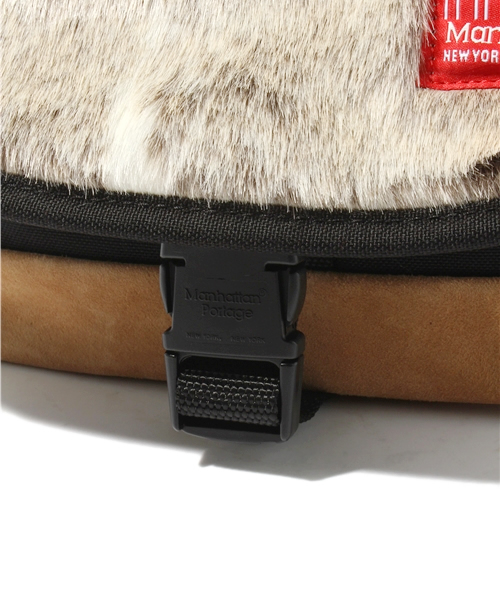 X-girl(エックスガール)の「X-girl Manhattan Portage SMALL BUNNY(メッセンジャーバッグ・レディース・グレー・ONE SIZE)」の5枚目の写真