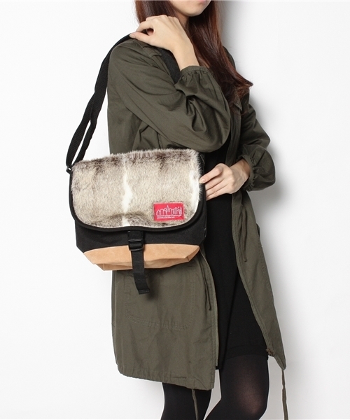 X-girl(エックスガール)の「X-girl Manhattan Portage SMALL BUNNY(メッセンジャーバッグ・レディース・グレー・ONE SIZE)」の11枚目の写真