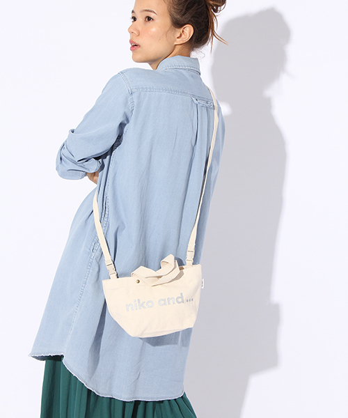 niko and...（ニコアンド）の「オリジナルニコロゴトートショルダーバッグ（トートバッグ・レディース・ホワイト/ブラック/ブルー・0）」の2枚目の写真