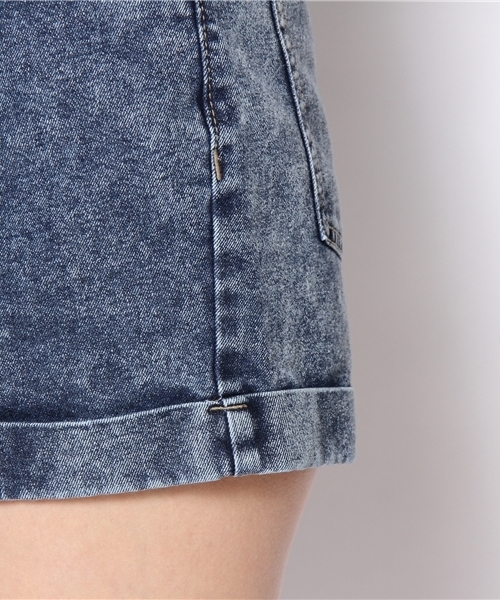 WEGO（ウィゴー）の「ハイウエストデニムショーツ（デニムパンツ・レディース・ホワイト/インディゴブルー/ダークインディゴブルー/ライトインディゴブルー・MEDIUM/LARGE）」の10枚目の写真