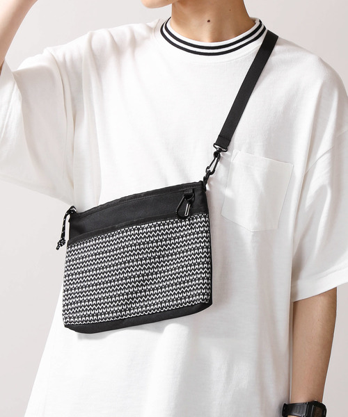 WEGO（ウィゴー）の「WEGO/ベーシックサコッシュ（ショルダーバッグ・メンズ・ブラック/その他1/その他2/ブラック系その他/ベージュ・FREE）」の5枚目の写真