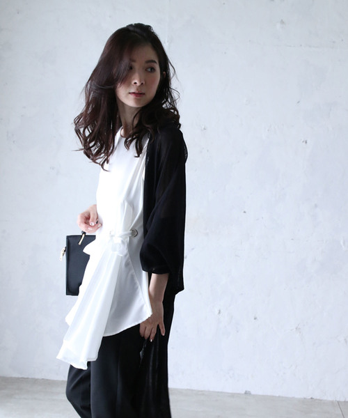 黒のノースリーブトップス裾リボンシャツ