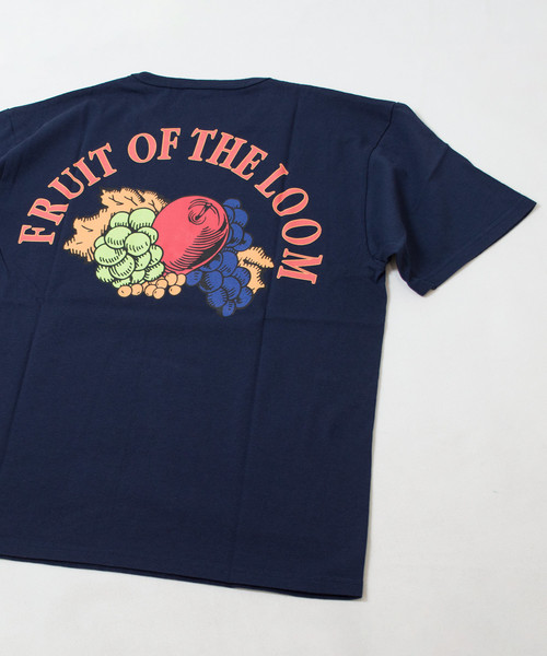 FRUIT OF THE LOOM（フルーツオブザルーム）の「FRUITS OF THE ROOM/フルーツオブザルーム/PRINT TEE/TOMPKINS（Tシャツ/カットソー・メンズ・ホワイト/ネイビー/ブラック・MEDIUM/LARGE）」の3枚目の写真