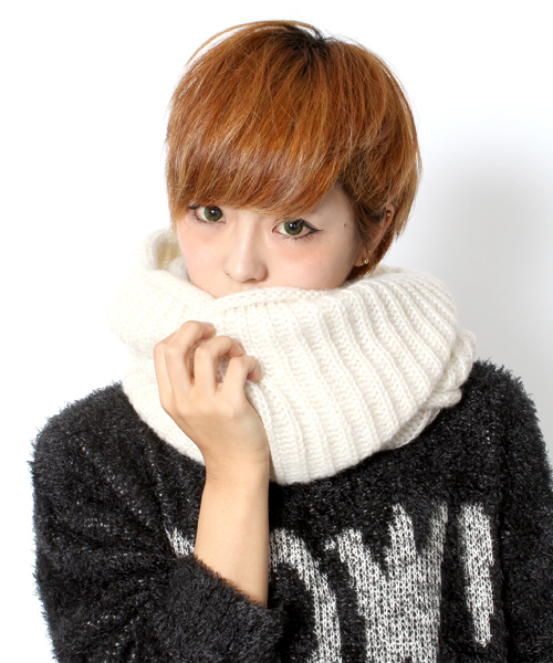 WEGO（ウィゴー）の「WEGO/ニットスヌード（ストール/ショール・メンズ・オフホワイト/ブラック/グレー/サックスブルー/ネイビー/ライトパープル/キャメル/レッド・FREE）」の2枚目の写真