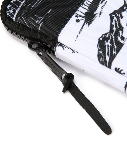 BEAUTY&YOUTH UNITED ARROWS(ビューティーアンドユースユナイテッドアローズ)の「【別注】<Herschel Supply for BY>MACCASE 13inch ALOHA/PCケース(スマホケース/カバー・メンズ・ホワイト/ブラック・ONE)」の4枚目の写真