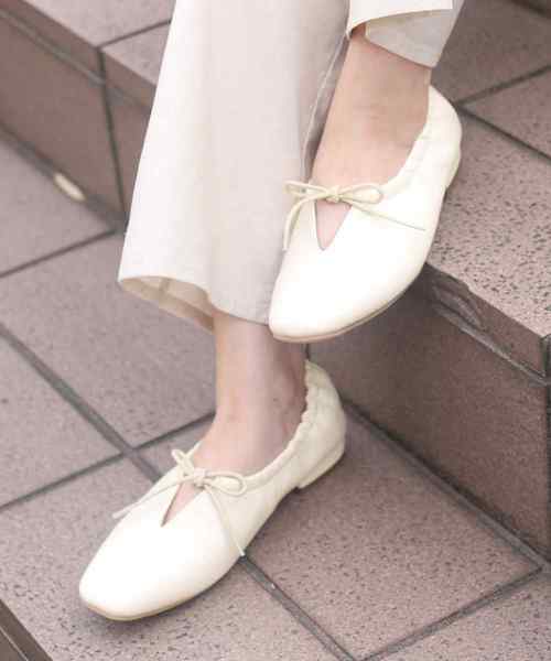 one after another NICE CLAUP（ワンアフターアナザーナイスクラップ）の「リボンつきバブーシュ（バレエシューズ・レディース・アイボリー/ピンクベージュ/レオパード・SMALL/MEDIUM/LARGE）」の2枚目の写真