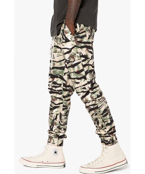 GOSTAR DE FUGA（ゴスタール ジフーガ）の「JOGGER PANTS（その他パンツ・メンズ・A/B/C/D/E/F/G・M/L/S）」の6枚目の写真