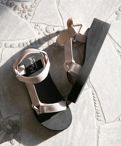 menue(メヌエ)の「ウェッジソール 面ファスナー スポーツ サンダル 5cmヒール(サンダル・レディース・ホワイト/ブラック/グレー/その他/ホワイト系その他/ピンクベージュ/レオパード/チャコールグレー/ブラウン系その他・LL/3L/XS/XXS/S/M/L/XXXS)」の7枚目の写真