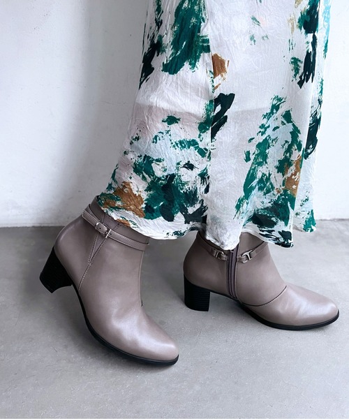 enchanted（エンチャンテッド）の「《晴雨兼用》ベルテッドレインブーツ（レインシューズ・レディース・ライトグレー/ブラック/ブラック系その他/アイボリー/ブラック系その他2/ダークブラウン/グレイッシュベージュ・23/24/24.5/23.5/22.5/25）」の7枚目の写真