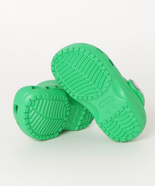 crocs(クロックス)の「crocs クロックス Classic Clog K (14-20) クラシック クロッグ 204536-3E8 Grass Green(サンダル・キッズ・グリーン・17.5/14/19/18.5/16.5/18/15.5/15 /20)」の3枚目の写真