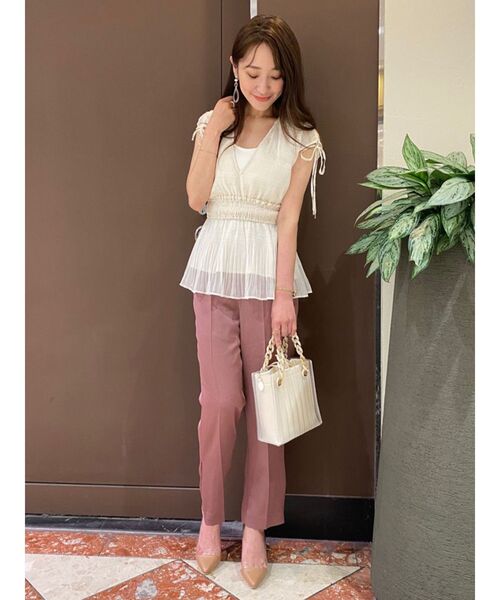 MERCURYDUO(マーキュリーデュオ)の「サテンテーパードパンツ(その他パンツ・レディース・ベージュ/ピンク/ブルー・SMALL/MEDIUM)」の4枚目の写真