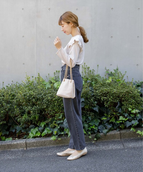 flower（フラワー）の「ショルダーペタルトップ（シャツ/ブラウス・レディース・ブラック/ピンク・FREE）」の3枚目の写真