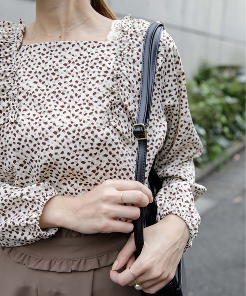 flower（フラワー）の「フェミニンフラッフブラウス（シャツ/ブラウス・レディース・アイボリー/ブラウン・FREE）」の9枚目の写真