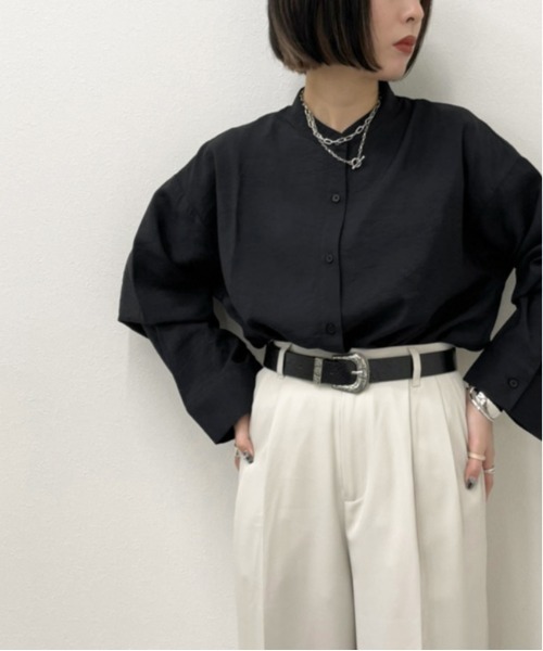 apres jour mignon（アプレジュールミニョン）の「ベーシックバンドカラーシャツ【ZOZOTOWN限定アイテム】（シャツ/ブラウス・レディース・オフホワイト/ブラック/グレイッシュベージュ・X-LARGE/フリー）」の2枚目の写真