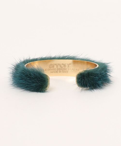 arron（アローン）の「arron/ナローミンクファーバングル（バングル/リストバンド・レディース・ホワイト/ベージュ/グリーン・FREE）」の9枚目の写真