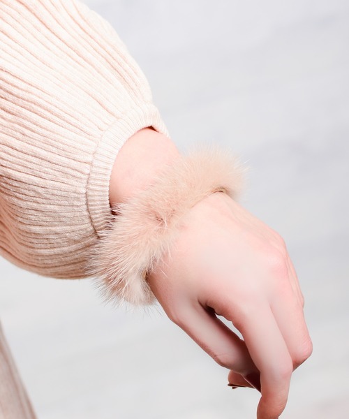 arron（アローン）の「arron/ナローミンクファーバングル（バングル/リストバンド・レディース・ホワイト/ベージュ/グリーン・FREE）」の8枚目の写真