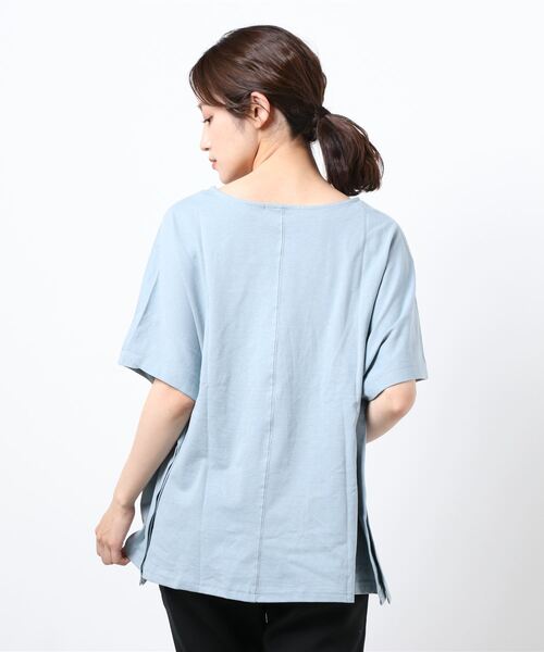 Samansa Mos2 blue（サマンサモスモスブルー）の「ロゴプリントビッグTee（Tシャツ/カットソー・レディース・オフホワイト/ライトベージュ/チャコール/サックスブルー/ピンク・ﾌﾘ-）」の7枚目の写真