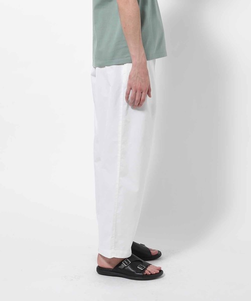 ADAM ET ROPE'（アダムエロペ）の「《WEB限定》ルーズ2タック ワイドテーパードアンクルパンツ/UNISEX（その他パンツ・メンズ・ホワイト/ブラック/ピンク系その他/カーキ系・S/M/L）」の7枚目の写真