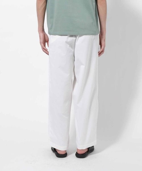 ADAM ET ROPE'（アダムエロペ）の「《WEB限定》ルーズ2タック ワイドテーパードアンクルパンツ/UNISEX（その他パンツ・メンズ・ホワイト/ブラック/ピンク系その他/カーキ系・S/M/L）」の8枚目の写真