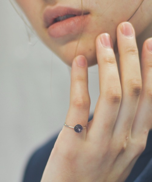 rehacer(レアセル)の「rehacer : Natural Stone Point Ring / ナチュラルストーン ポイント リング(リング・レディース・ホワイト/パープル/ネイビー/ピンク/イエロー/オレンジ/グリーン・FREE)」の12枚目の写真