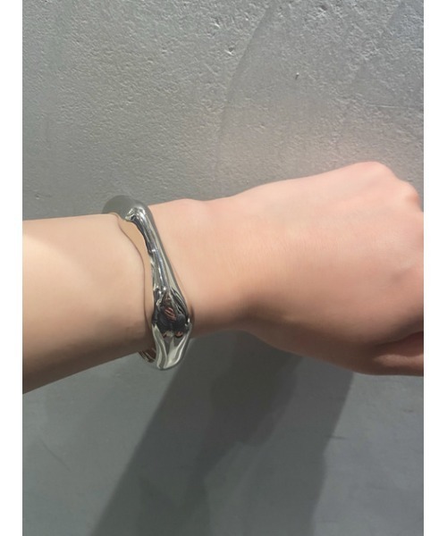 SLY（スライ）の「UNIQUE METAL BANGLE/メタルバングル（バングル/リストバンド・レディース・シルバー/ゴールド・FREE）」の7枚目の写真