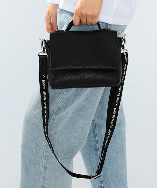 Calvin Klein Jeans Accessory（カルバン・クラインジーンズアクセサリー）の「ウルトラライト スモール サッチェル バッグ（ショルダーバッグ・レディース・ブラック・FREE）」の3枚目の写真