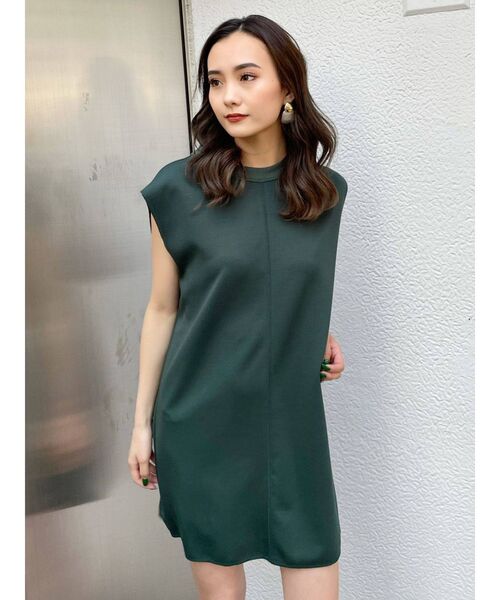 EMODA（エモダ）の「ワイドショルダーショートワンピース（ワンピース・レディース・ブラック/オレンジ/グリーン/マスタード・FREE）」の2枚目の写真