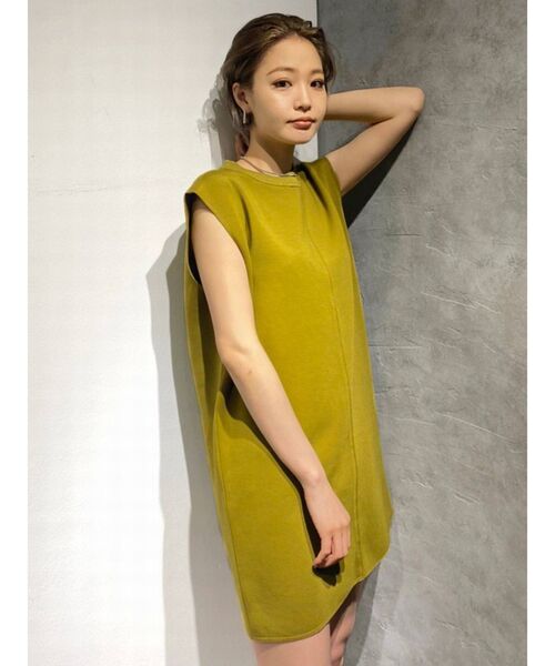 EMODA（エモダ）の「ワイドショルダーショートワンピース（ワンピース・レディース・ブラック/オレンジ/グリーン/マスタード・FREE）」の3枚目の写真