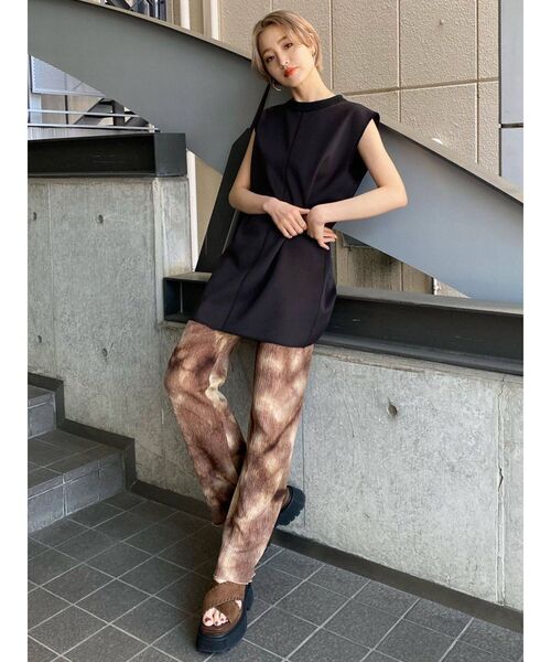 EMODA（エモダ）の「ワイドショルダーショートワンピース（ワンピース・レディース・ブラック/オレンジ/グリーン/マスタード・FREE）」の11枚目の写真