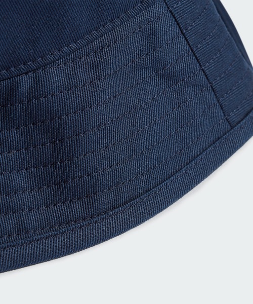 adidas（アディダス）の「バケットハット [BUCKET HAT] アディダスオリジナルス（ハット・メンズ・ネイビー・X-LARGE/LARGE/MEDIUM）」の4枚目の写真
