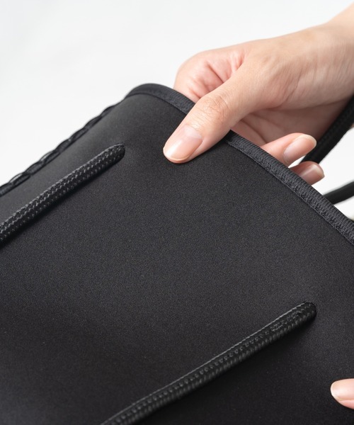 MURA（ムラ）の「ネオプレン メッシュ ミニ トートバッグ（サコッシュ別売り）（トートバッグ・レディース・ブラック/ダークブラウン/グレー/ベージュ/ピンク・FREE）」の9枚目の写真