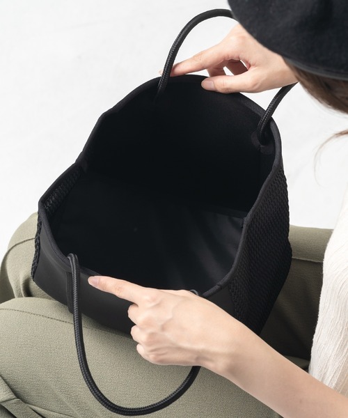 MURA（ムラ）の「ネオプレン メッシュ ミニ トートバッグ（サコッシュ別売り）（トートバッグ・レディース・ブラック/ダークブラウン/グレー/ベージュ/ピンク・FREE）」の14枚目の写真