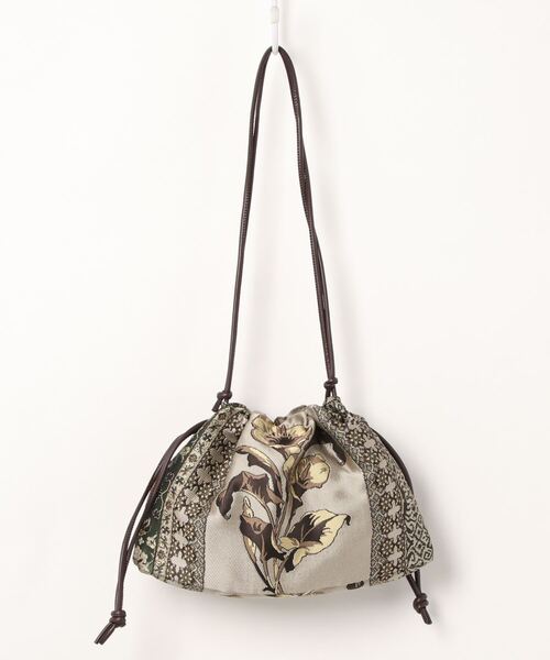 Ameri(アメリ)の「IMANE JACQUARD DRAWSTRING BAG(ハンドバッグ・レディース・ベージュ/ネイビー・FREE)」の4枚目の写真