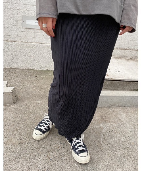 LiSeek（リシーク）の「【LiSeeK】光沢プリーツロングスカート（スカート・レディース・パープル/ブラック/ライトブラウン・FREE）」の2枚目の写真