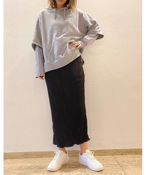 LiSeek（リシーク）の「【LiSeeK】光沢プリーツロングスカート（スカート・レディース・パープル/ブラック/ライトブラウン・FREE）」の4枚目の写真