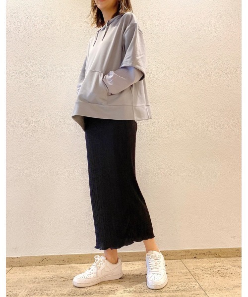 LiSeek（リシーク）の「【LiSeeK】光沢プリーツロングスカート（スカート・レディース・パープル/ブラック/ライトブラウン・FREE）」の9枚目の写真