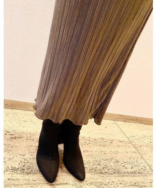 LiSeek（リシーク）の「【LiSeeK】光沢プリーツロングスカート（スカート・レディース・パープル/ブラック/ライトブラウン・FREE）」の10枚目の写真