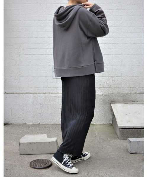 LiSeek（リシーク）の「【LiSeeK】光沢プリーツロングスカート（スカート・レディース・パープル/ブラック/ライトブラウン・FREE）」の16枚目の写真