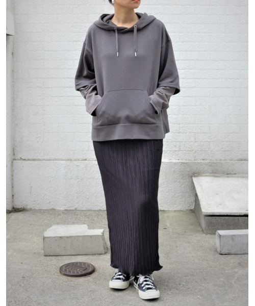 LiSeek（リシーク）の「【LiSeeK】光沢プリーツロングスカート（スカート・レディース・パープル/ブラック/ライトブラウン・FREE）」の8枚目の写真