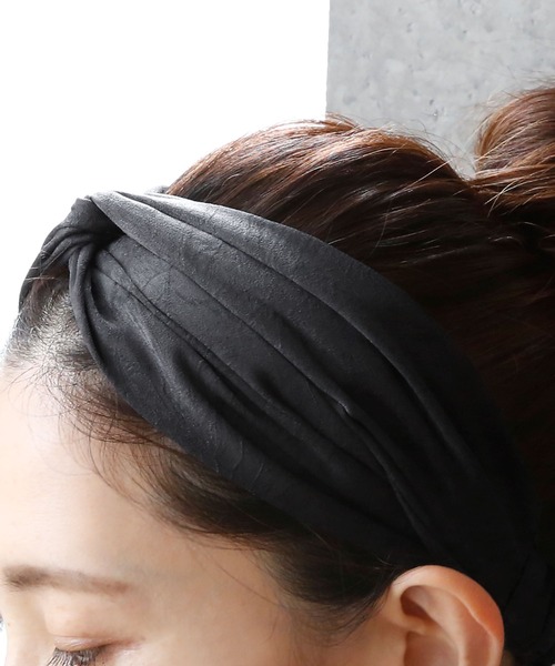 colleca la（コレカラ）の「ワッシャーヘアターバン（ヘアバンド・レディース・ブラック/ネイビー/ブラウン・ﾌﾘ-）」の9枚目の写真
