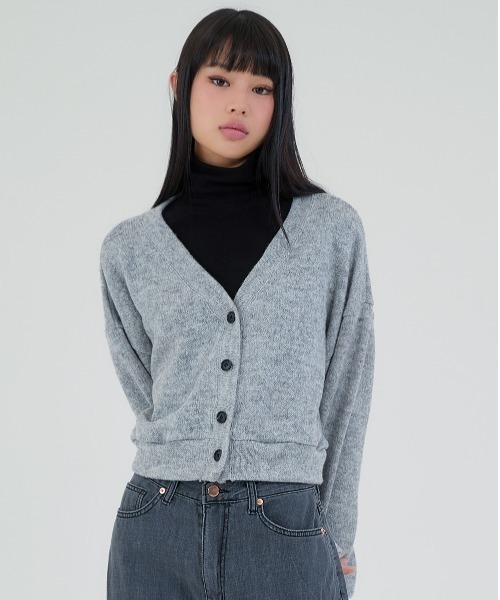 ACOVER(オコボ)の「A'GEM/9 × .kom『ACOVER/オコボ』CROPFIT V-NECK WOOL KNIT CARDIGAN/クロップド丈 Vネックボタンウールニットカーディガン(カーディガン/ボレロ・レディース・ベージュ/グレー/ブルー/アイボリー/ブラック・FREE)」の4枚目の写真