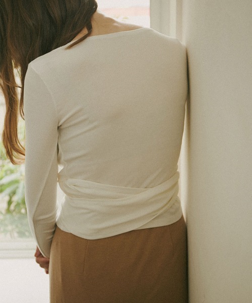 mangata(モンガータ)の「Cache-coeur rib tee(Tシャツ/カットソー・レディース・ホワイト/ブラック・FREE)」の4枚目の写真