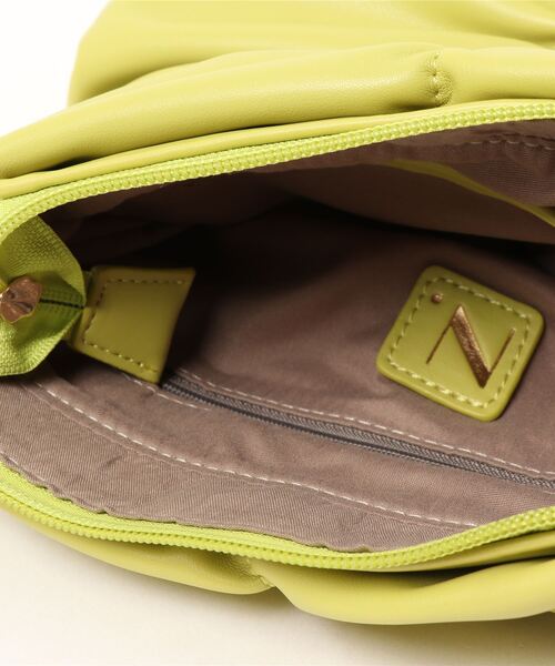 N.（N. Natural Beauty Basic）（エヌエヌナチュラルビューティーベーシック）の「チェーン付ミニショルダーバッグ（トートバッグ・レディース・ホワイト/イエロー・ﾌﾘ-）」の6枚目の写真