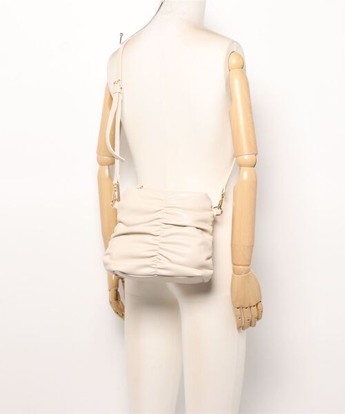 N.（N. Natural Beauty Basic）（エヌエヌナチュラルビューティーベーシック）の「チェーン付ミニショルダーバッグ（トートバッグ・レディース・ホワイト/イエロー・ﾌﾘ-）」の8枚目の写真