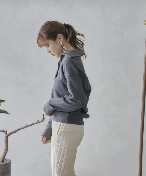 mona Belinda（モナベリンダ）の「襟付きブザムスエット（Tシャツ/カットソー・レディース・チャコールグレー/ブラウン/アイボリー・FREE）」の2枚目の写真