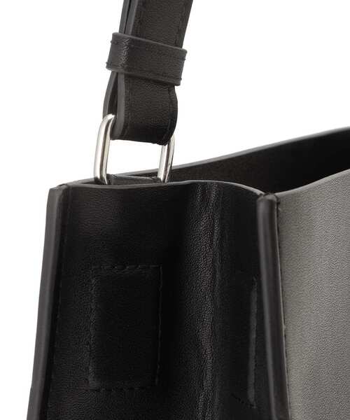 NaNa-NaNa(ナナナナ)の「nana-nana/ナナナナ/A4 (RECYCLED LEATHER)(ショルダーバッグ・レディース・ブラック/キャメル・FREE)」の13枚目の写真