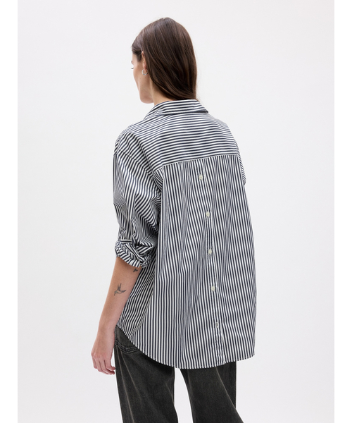 GAP（ギャップ）の「オーガニックコットン ビッグシャツ（シャツ/ブラウス・レディース・ホワイト/ブルー/マルチ/ベージュ/カーキ/ブラック系その他/ホワイト×ブルー/その他/ベージュ系その他/ピンク・S/M/L/XS/XXS）」の9枚目の写真