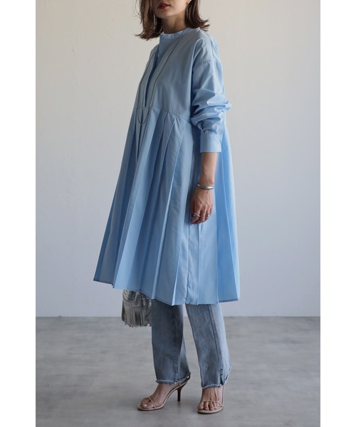 Bonjour Sagan(ボンジュールサガン)の「プリーツ切替バンドカラーチュニック(チュニック・レディース・ホワイト/ブルー・FREE)」の6枚目の写真