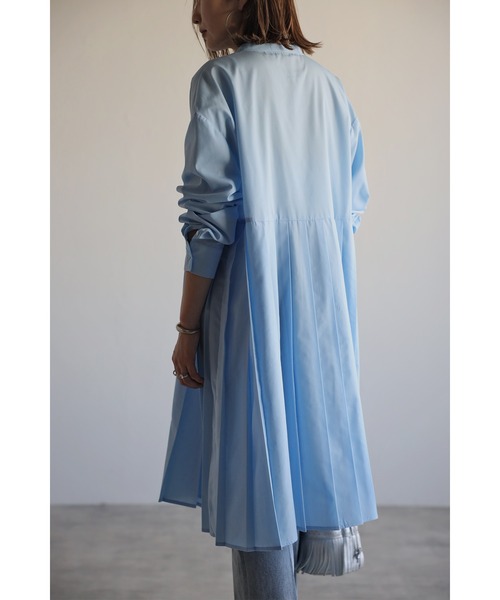 Bonjour Sagan(ボンジュールサガン)の「プリーツ切替バンドカラーチュニック(チュニック・レディース・ホワイト/ブルー・FREE)」の15枚目の写真