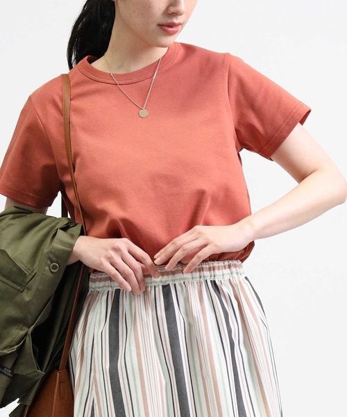 HONEYSUCKLE ROSE（ハニーサックルローズ）の「【HONEYSUCKLE ROSE】スムースレギュラーＴシャツ（Tシャツ/カットソー・レディース・カーキブラウン/ベージュ/ホワイト/ブラック/ブラウン/オレンジ・L/M/S）」の6枚目の写真